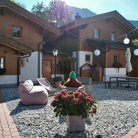 Dorfchalets - Erni Inkl Tauern Therme Eintritt & Sommerkarte Капрун