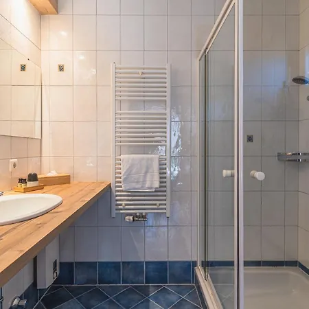 Dorfchalets - Erni Inkl Tauern Therme Eintritt & Sommerkarte Дом отдыха Капрун