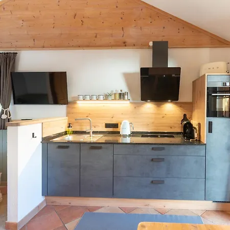 Dorfchalets - Erni Inkl Tauern Therme Eintritt & Sommerkarte Дом отдыха *